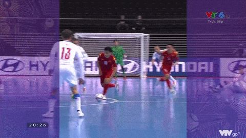 Tuyển thủ futsal Việt Nam chấn thương nặng, rời sân bằng cáng trong trận gặp CH Czech - Hình 1