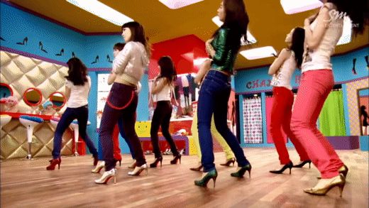 Ai nhớ concept quần jeans huyền thoại của SNSD giờ có con hết rồi, đến mẹ của hậu bối Yuri còn là SONE thì biết rồi đó! - Hình 5