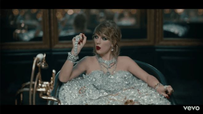 Dành cho ai chưa biết: Chiếc bồn tắm chứa đầy kim cương trong MV Look What You Made Me Do của Taylor Swift là hàng fake! - Hình 2