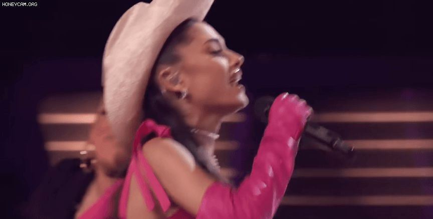 Tranh cãi Ariana Grande bị Kelly Clarkson nhai đầu, tưởng đâu được xem Khúc Giao Tranh của Mỹ Linh và Thu Minh tại The Voice Mỹ - Hình 4