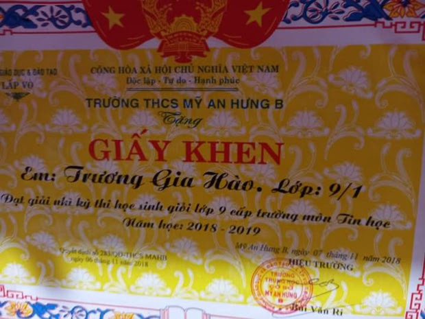 Tài xế ô tô học đòi shipper vượt đèn đỏ và cái kết đắng - Hình 2