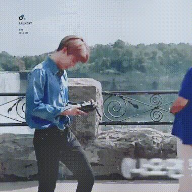 Jimin BTS biến mọi nơi thành sàn catwalk - Hình 8