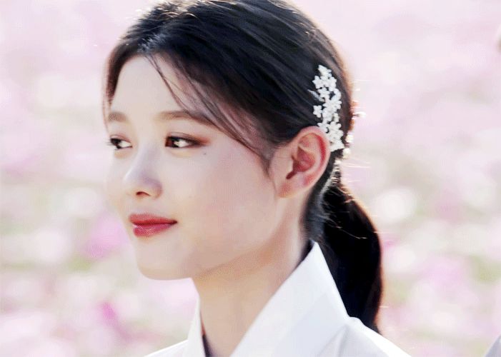 Kim Yoo Jung xứng danh nữ thần Hanbok của Kbiz: Từ thiên thần nhí hoá mỹ nữ, sao lúc nào cũng thoát tục như tiên tử thế này? - Hình 11