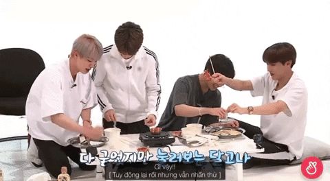 BTS thử sức với Squid Game: Biểu cảm thảng thốt của V khi chơi tách kẹo có thể phát ra âm thanh! - Hình 4