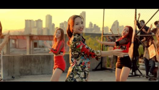 9 cột mốc của bà chúa spotlight Nayeon (TWICE): Thần thái chuẩn idol từ bé, tài năng nhưng nhiều lần bị bóc hát nhép gây tiếc nuối - Hình 9