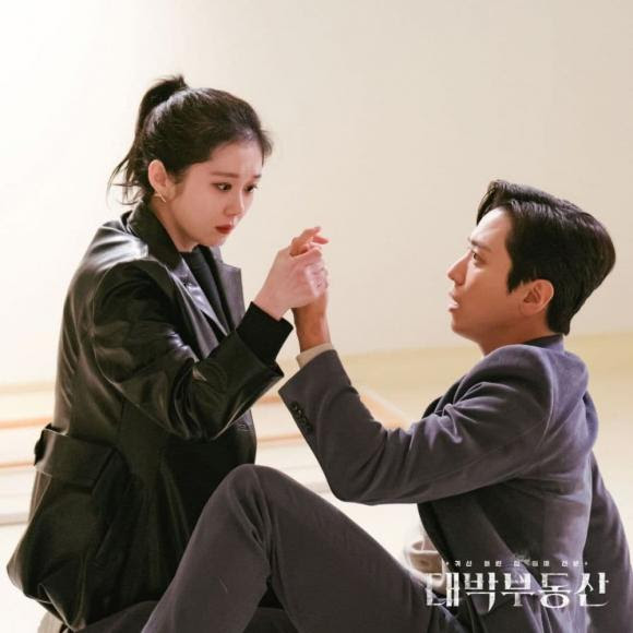 Jang Nara lộ bằng chứng hẹn hò với Jung Yong Hwa (CNBLUE) sau nhiều năm ế? - Hình 1