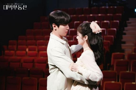 Jang Nara lộ bằng chứng hẹn hò với Jung Yong Hwa (CNBLUE) sau nhiều năm ế? - Hình 2