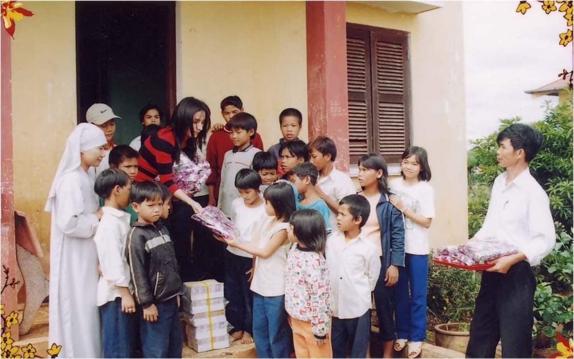 Quản lý Phi Nhung khiến bao người xót xa: Giờ mẹ đất Phật thong dong, thương đàn con dại mồ côi hai lần - Hình 5