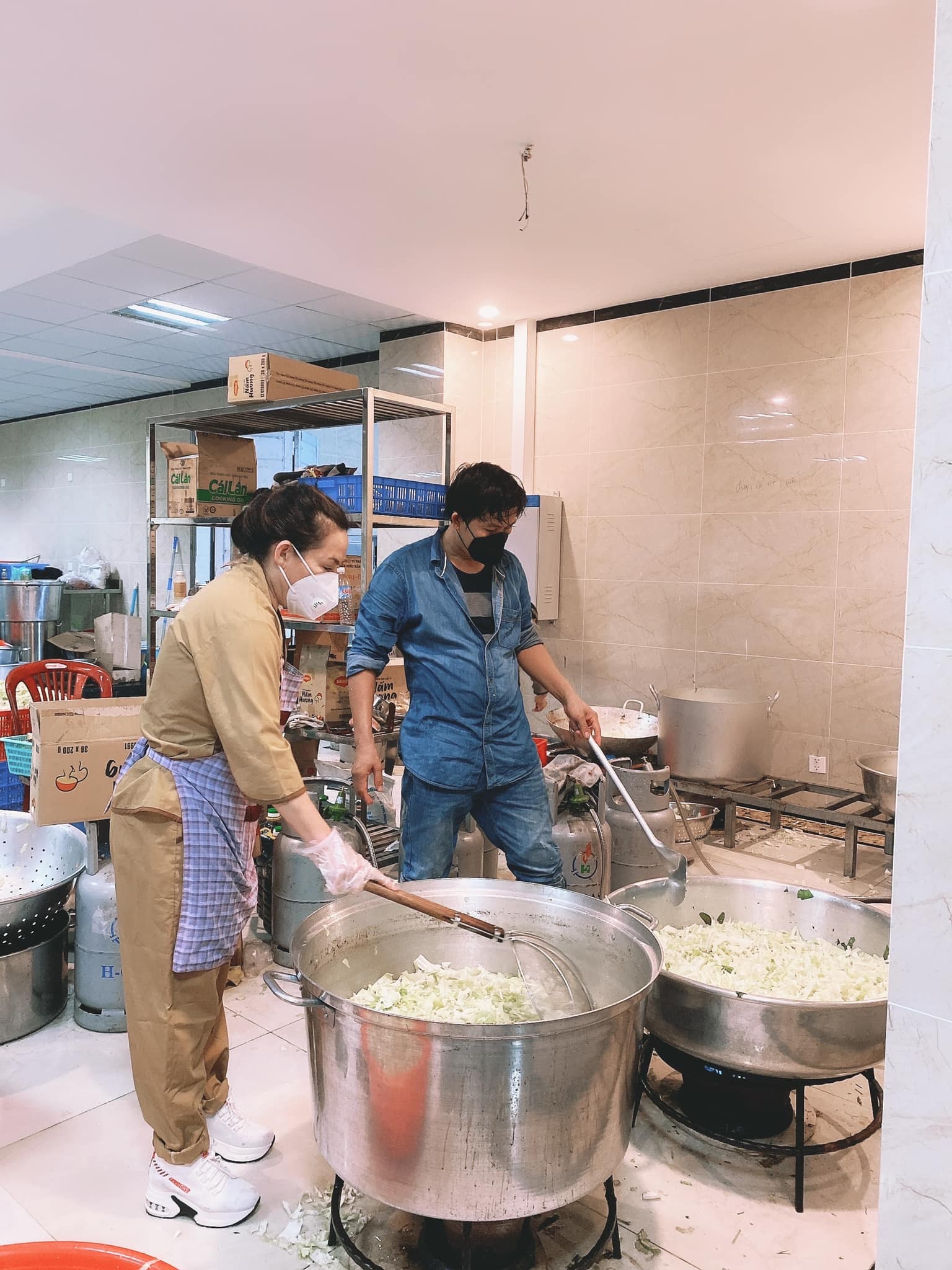 Quản lý Phi Nhung khiến bao người xót xa: Giờ mẹ đất Phật thong dong, thương đàn con dại mồ côi hai lần - Hình 3
