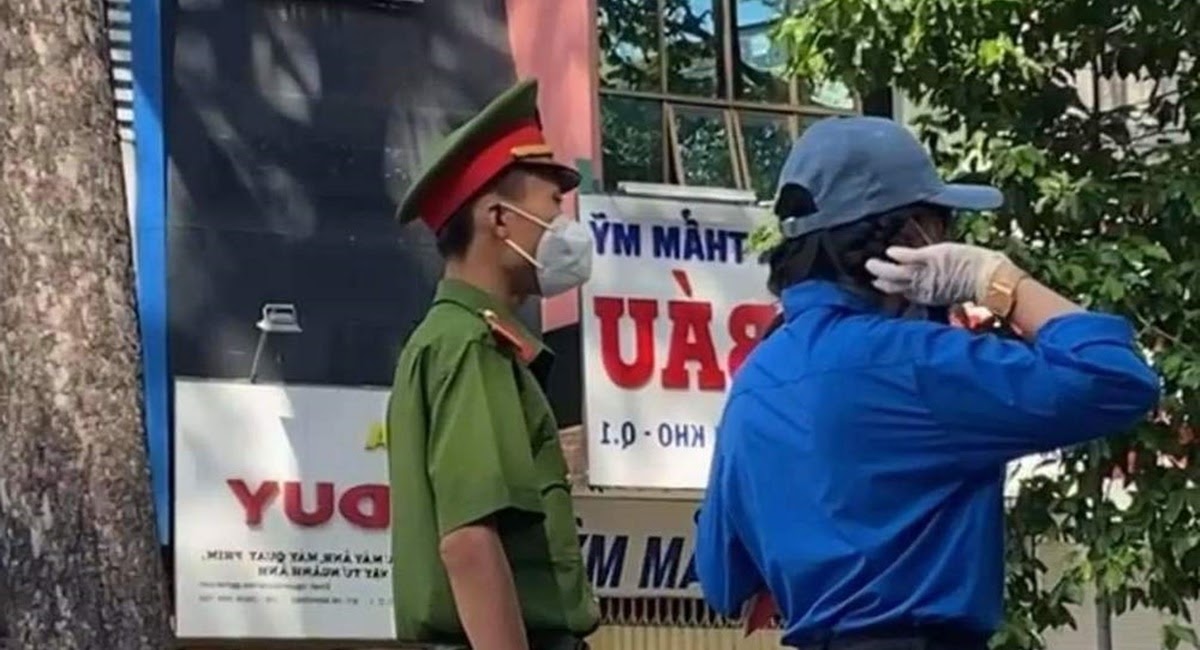 Cô gái đi chống dịch, được nhà nước trả công cho anh công an trực chốt - Hình 3