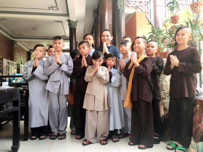Hoàng Kiều nhận nuôi 23 con Phi Nhung, Trang Trần nói cái khó - Hình 2