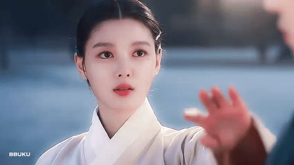 Kim Yoo Jung và 3 tạo hình cổ trang gây thương nhớ: Bom tấn Hong Chun Gi vẫn thua xa tiên tử 17 tuổi - Hình 14