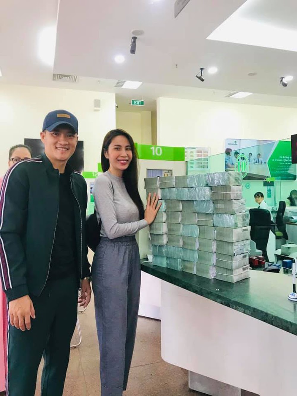 Công Vinh hẹn hết dịch sẽ sao kê, netizen đáp trả: Cứ đăng file excel lên chúng tôi tự xem - Hình 1