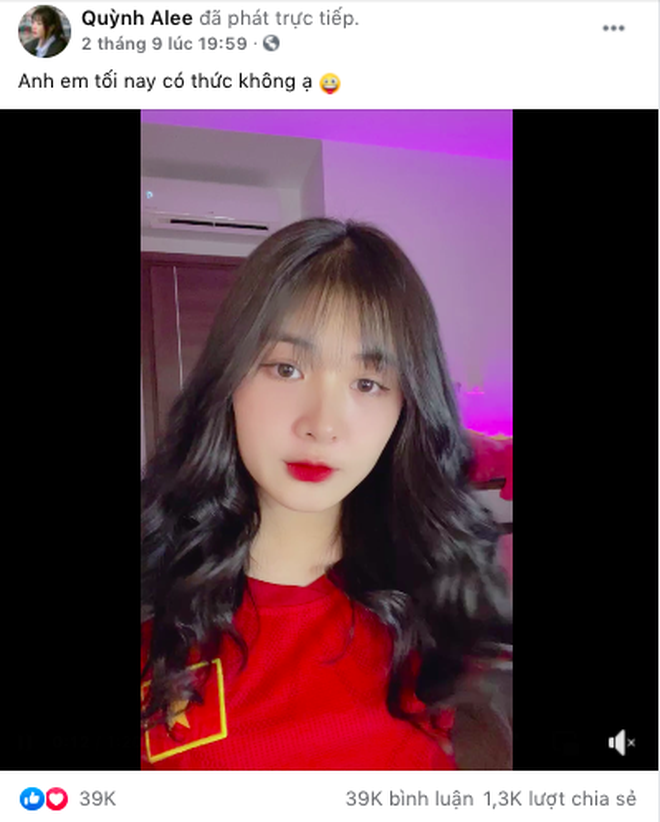Quỳnh Alee mặc đồ trễ nải, vừa livestream vừa kéo áo hút tương tác gấp 3 lần bình thường - Hình 3