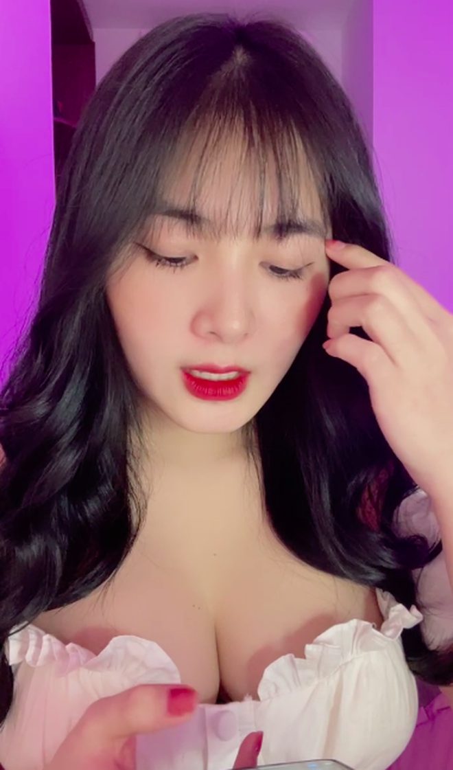 Quỳnh Alee mặc đồ trễ nải, vừa livestream vừa kéo áo hút tương tác gấp 3 lần bình thường - Hình 5