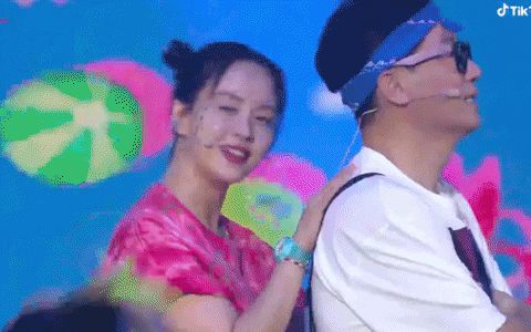 Song Ji Hyo khoe visual lung linh, nhảy sexy nhưng bị đáng yêu tại fan meeting Running Man! - Hình 7