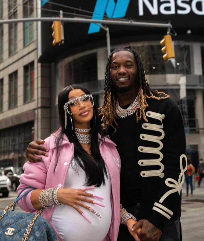 Cardi B gives birth like the second richest female rapper in Hollywood: Getting nails done and holding a newborn baby requires a 27 million Louis Vuitton blanket to bear - Photo 4