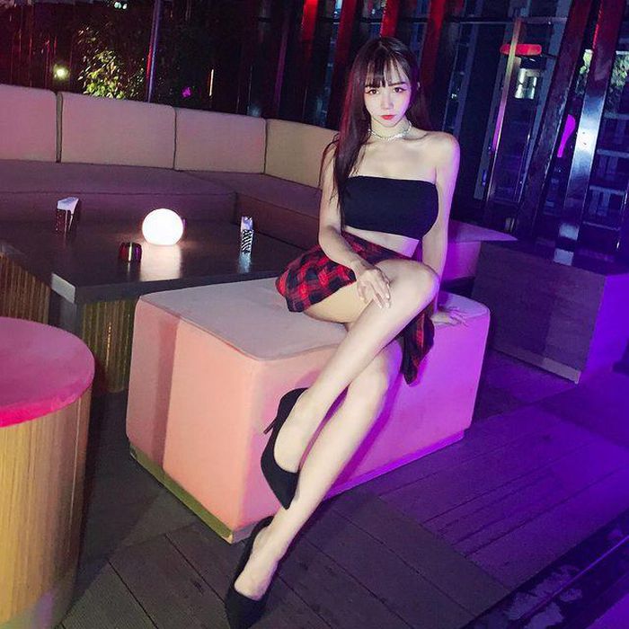 Hot girl dạy cách khoe dáng triệt để khi diện đồ trễ nải, gợi cảm - Hình 10