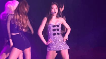 Jennie (BLACKPINK) đi tour diễn sung là thế nhưng ít ai biết đang giấu chấn thương nghiêm trọng với đôi chân băng bó - Hình 5