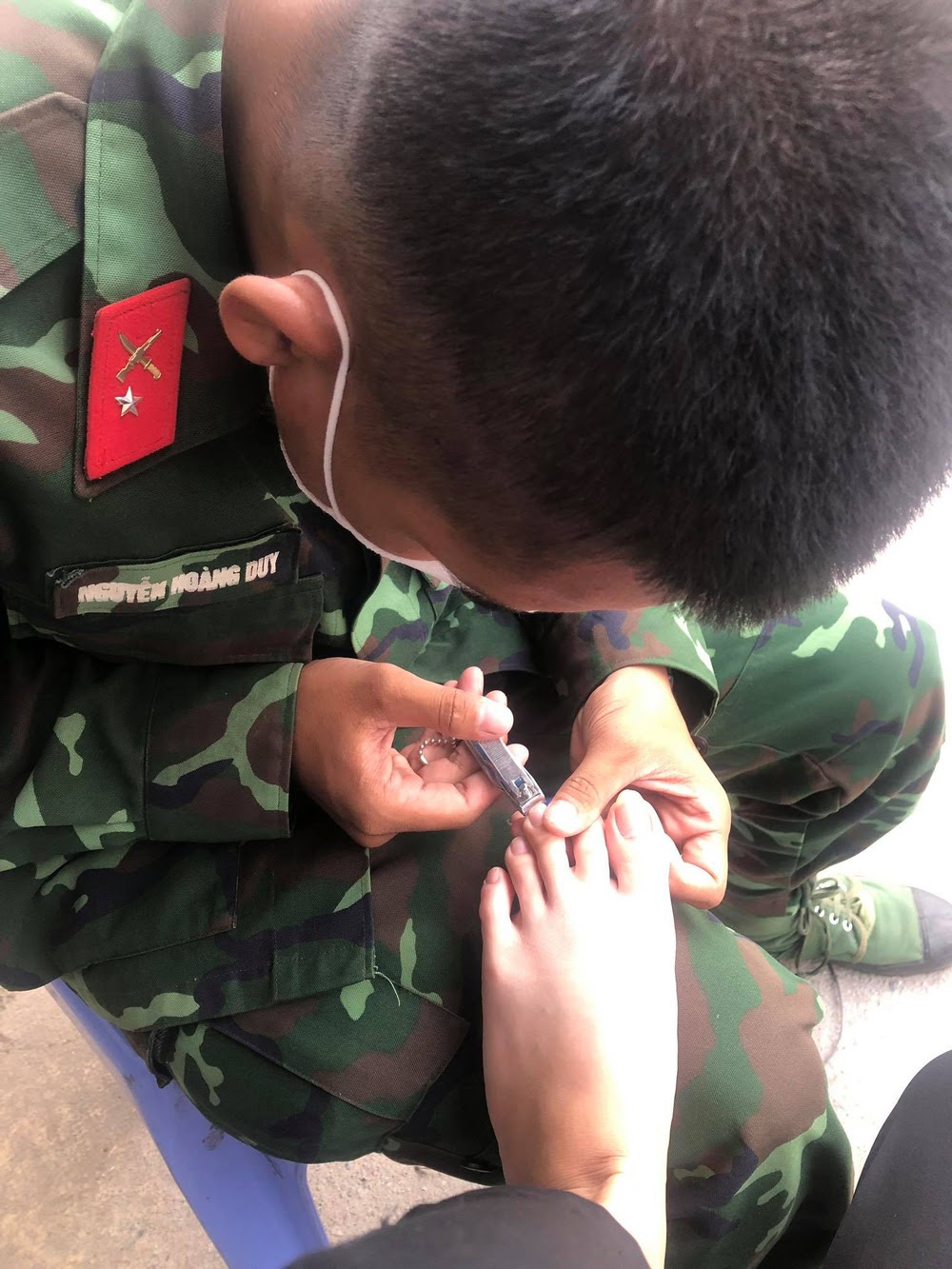 Nữ tình nguyện viên chống dịch thành đôi với anh bộ đội bất chấp lời dị nghị - Hình 2
