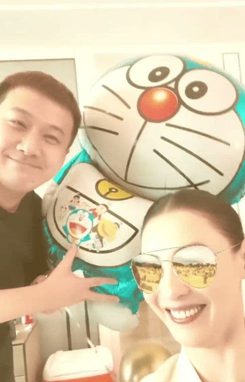 Trương Bá Chi tỏ tình với trai lạ dù vừa công khai đang độc thân - Hình 1