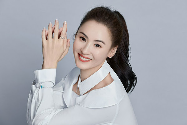 Trương Bá Chi tỏ tình với trai lạ dù vừa công khai đang độc thân - Hình 8