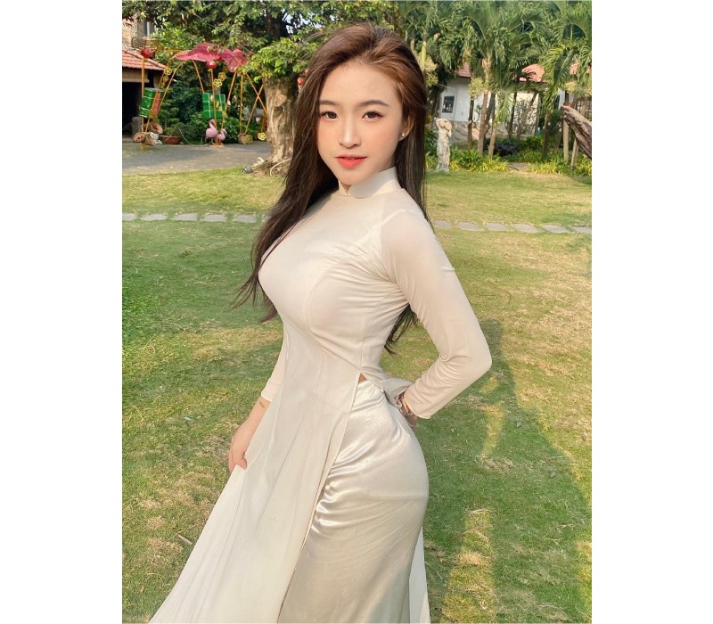 Diện cây đồ ngắn hết cỡ, hotgirl 2k2 khoe được thềm ngực lẫn vòng 3 quả đào - Hình 2