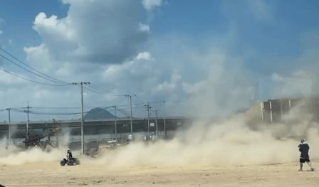 Nhân viên YG bất ngờ tiết lộ một phân cảnh lái mô tô trên sa mạc, fan đoán ngay là Lisa, nghi có cả xe tăng? - Hình 1