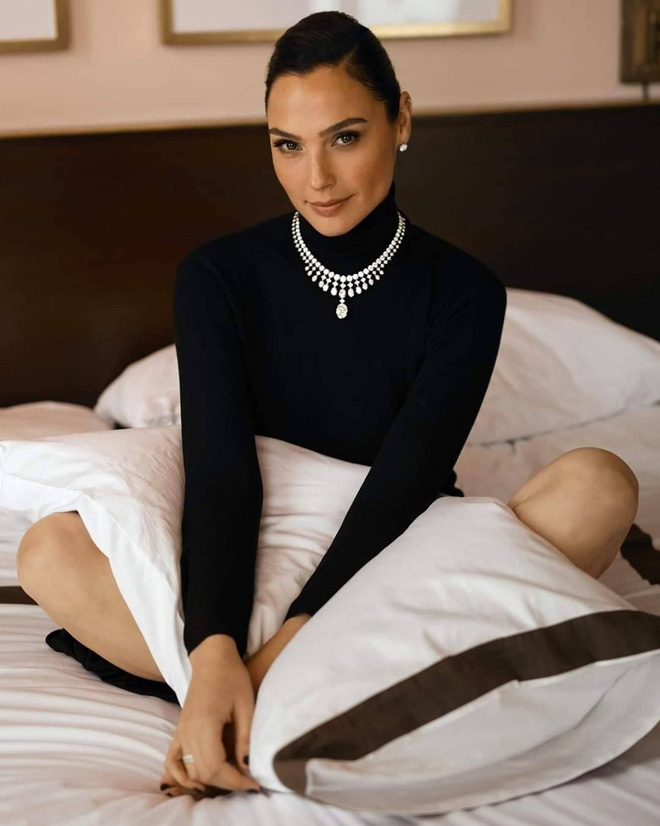 2 mỹ nhân hot nhất Hollywood đọ sắc gây bão MXH: Wonder Woman Gal Gadot U40 mà chặt đẹp bà xã Justin trong 1 nốt nhạc! - Hình 8