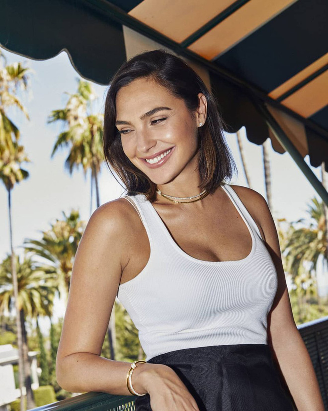 2 mỹ nhân hot nhất Hollywood đọ sắc gây bão MXH: Wonder Woman Gal Gadot U40 mà chặt đẹp bà xã Justin trong 1 nốt nhạc! - Hình 2