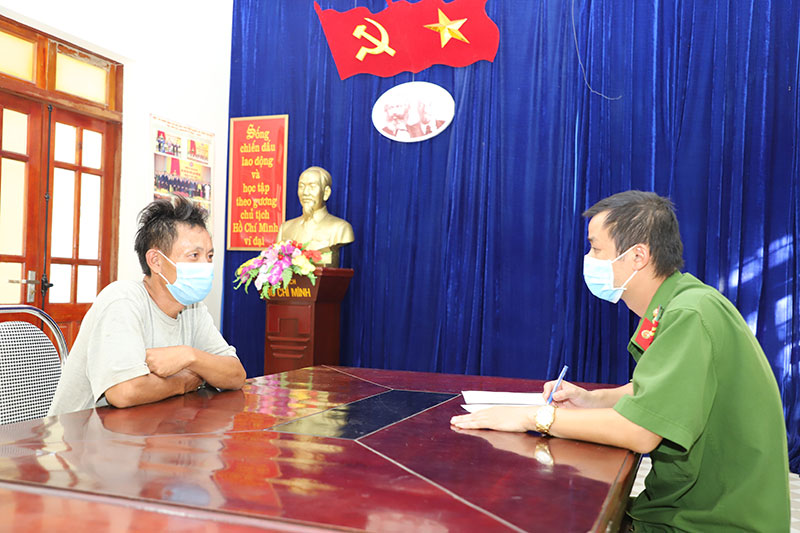 Bắt 2 đối tượng truy nã về tội trộm cắp tài sản - Hình 2