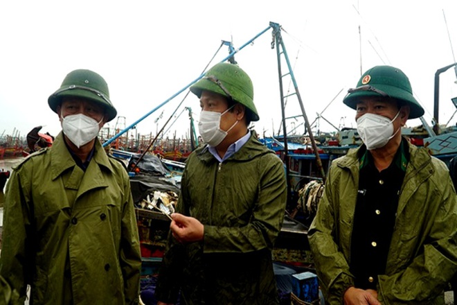 Các địa phương miền Trung hối hả chạy bão số 5 - Hình 10