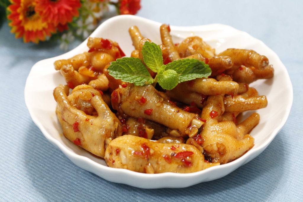 Cách làm chân gà xào sả ớt thơm cay nóng hổi nhưng ngon chuẩn bài - Hình 11
