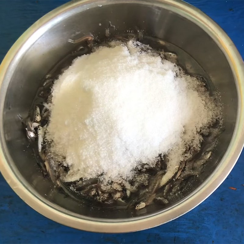 Cách làm mắm cá cơm cay nồng thơm lừng ngon khó cưỡng đơn giản tại nhà - Hình 4