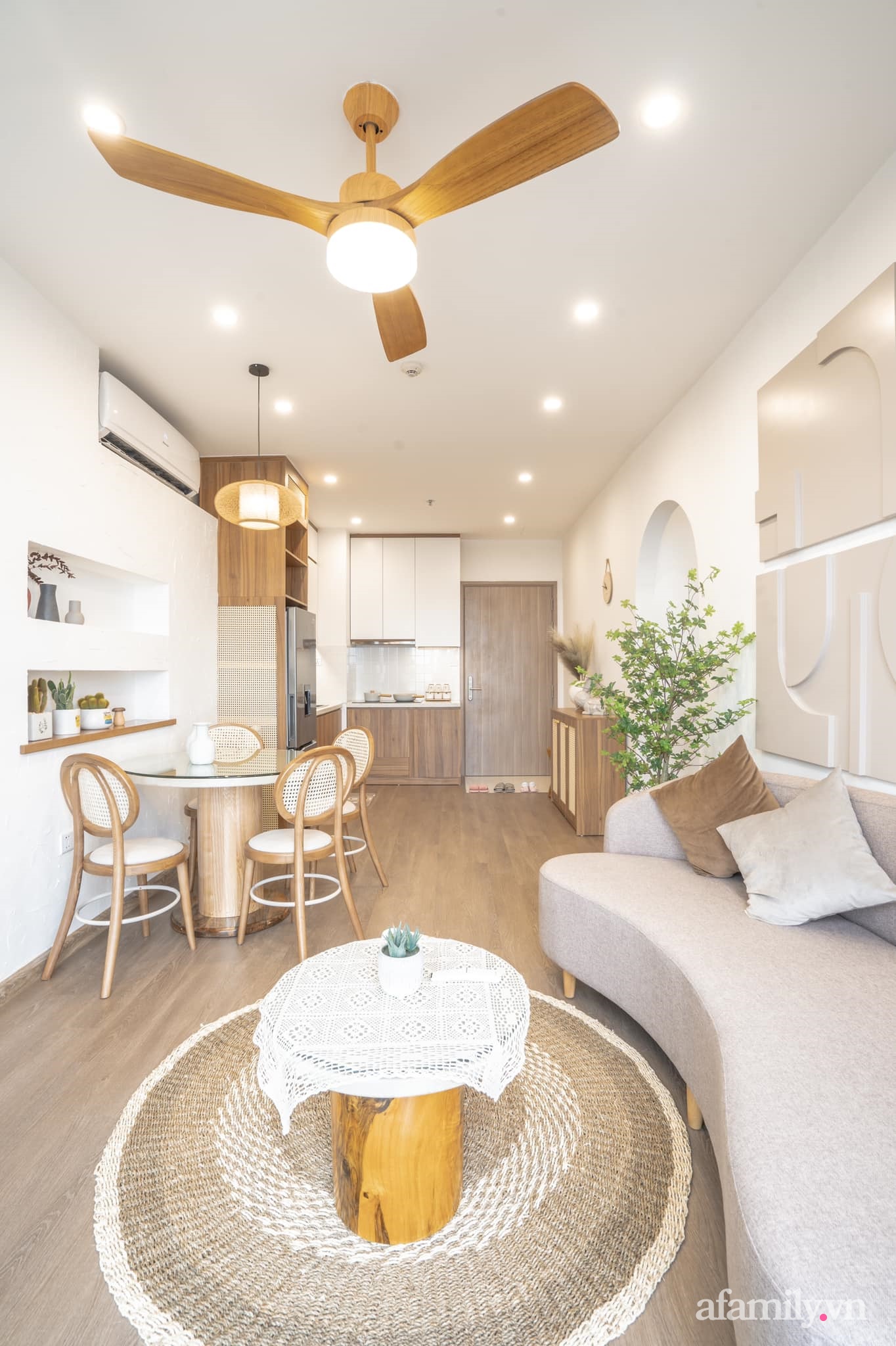Căn hộ 54m² nội thất tối giản theo tone vàng nâu đẹp đến từng centimet với chi phí 170 triệu đồng của cô nàng độc thân tại Hà Nội - Hình 3