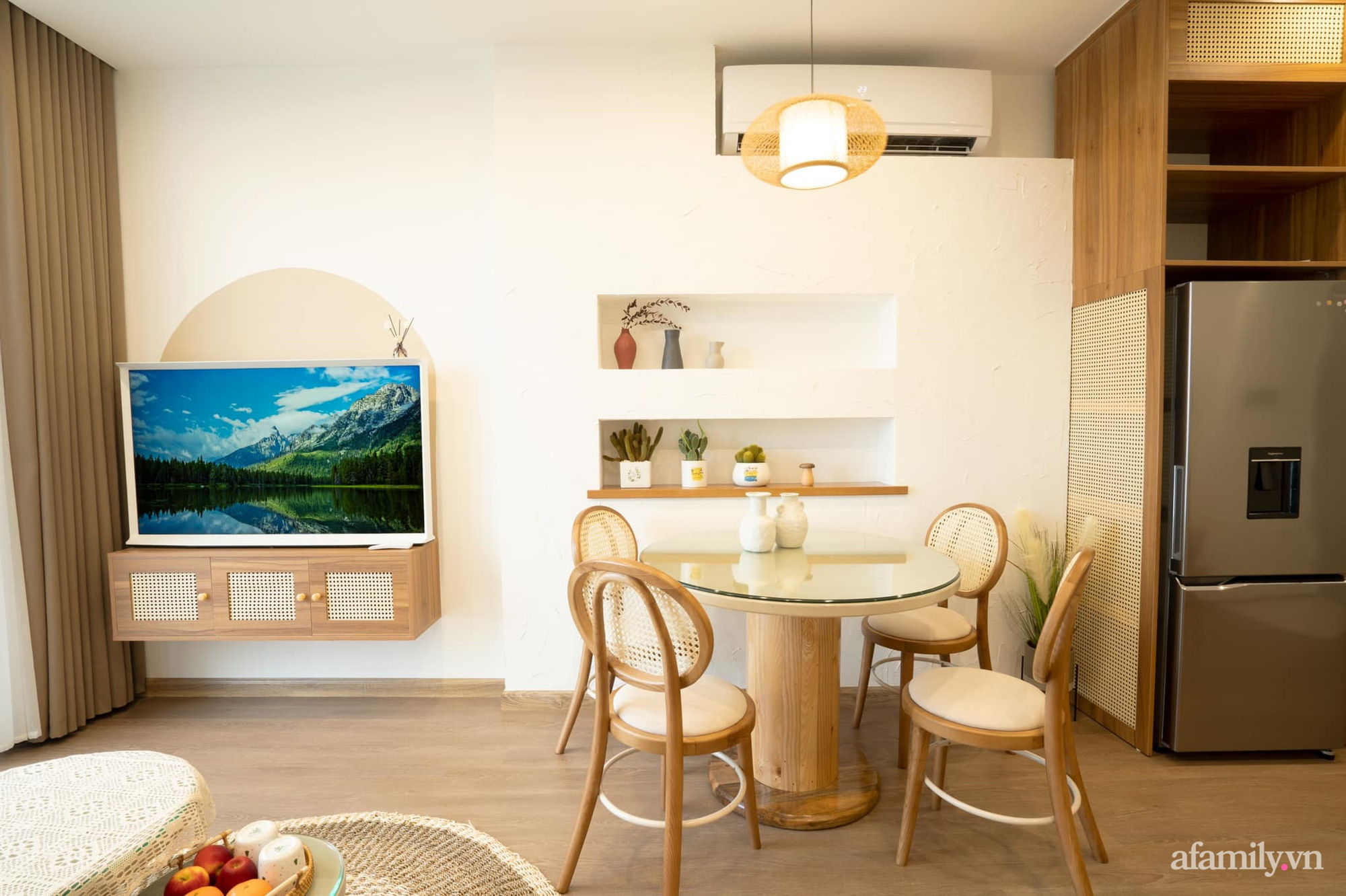 Căn hộ 54m² nội thất tối giản theo tone vàng nâu đẹp đến từng centimet với chi phí 170 triệu đồng của cô nàng độc thân tại Hà Nội - Hình 6