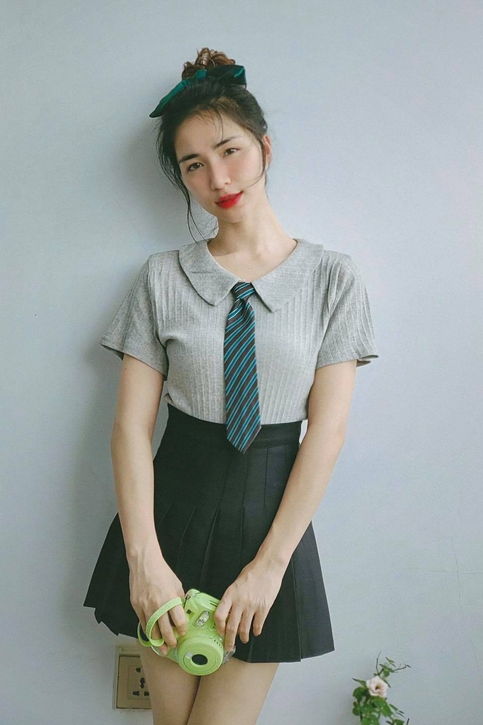 Đổi phong cách nữ sinh, Hòa Minzy được khen như chị gái của bé Bo - Hình 4