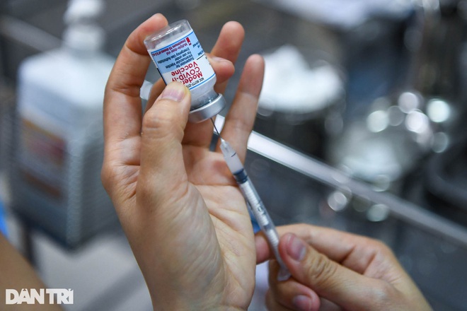 Hỏi đáp vắc xin Covid-19: Mũi một Moderna, mũi 2 Pfizer có tăng nguy cơ? - Hình 1