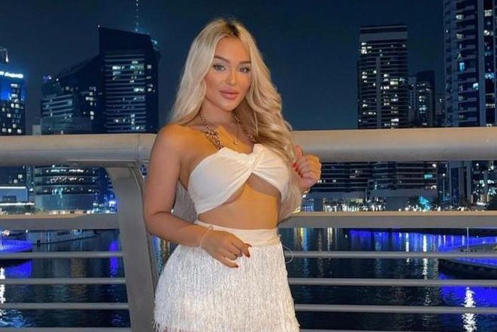 Mặc quá gợi cảm, cô gái gặp loạt rắc rối muốn trốn cũng khó - Hình 1