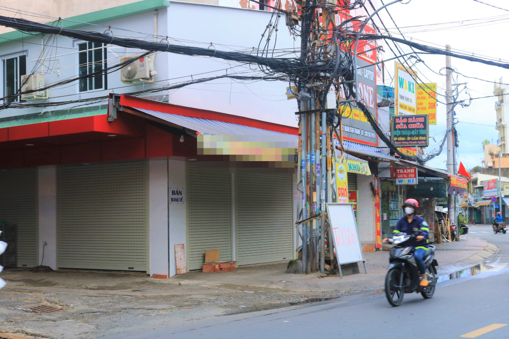 Phường lập biên bản, yêu cầu một quán ăn tạm ngưng bán đến khi đủ điều kiện quy định - Hình 1