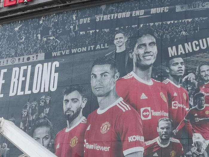 Sân Old Trafford thay đổi diện mạo trước ngày ra mắt Ronaldo - Hình 4