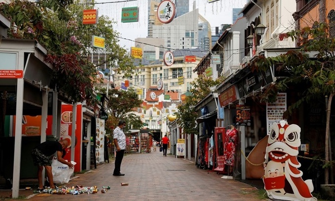 Thế chênh vênh khi Singapore sống chung với Covid-19 - Hình 2