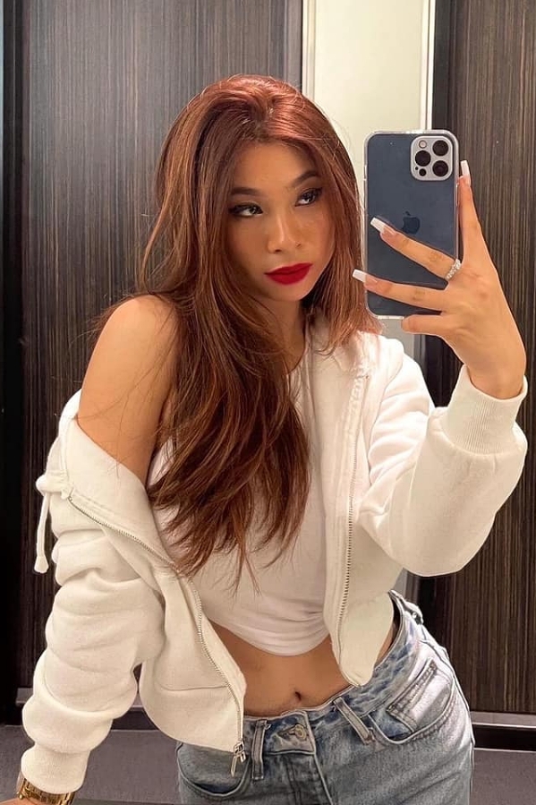 Vẻ gợi cảm tuổi 19 của con gái Lý Hương - Hình 6