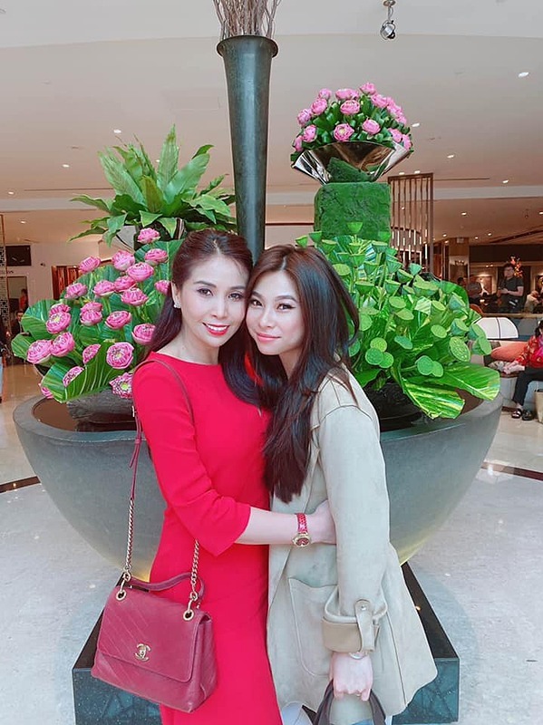 Vẻ gợi cảm tuổi 19 của con gái Lý Hương - Hình 8