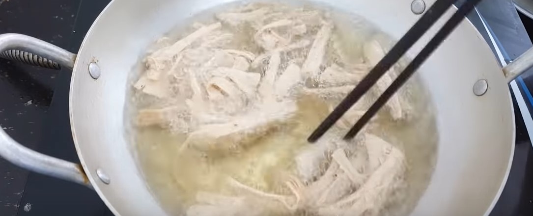 2 cách làm sườn chay chiên giòn và sườn chay rim nước dừa ngon, đơn giản - Hình 6