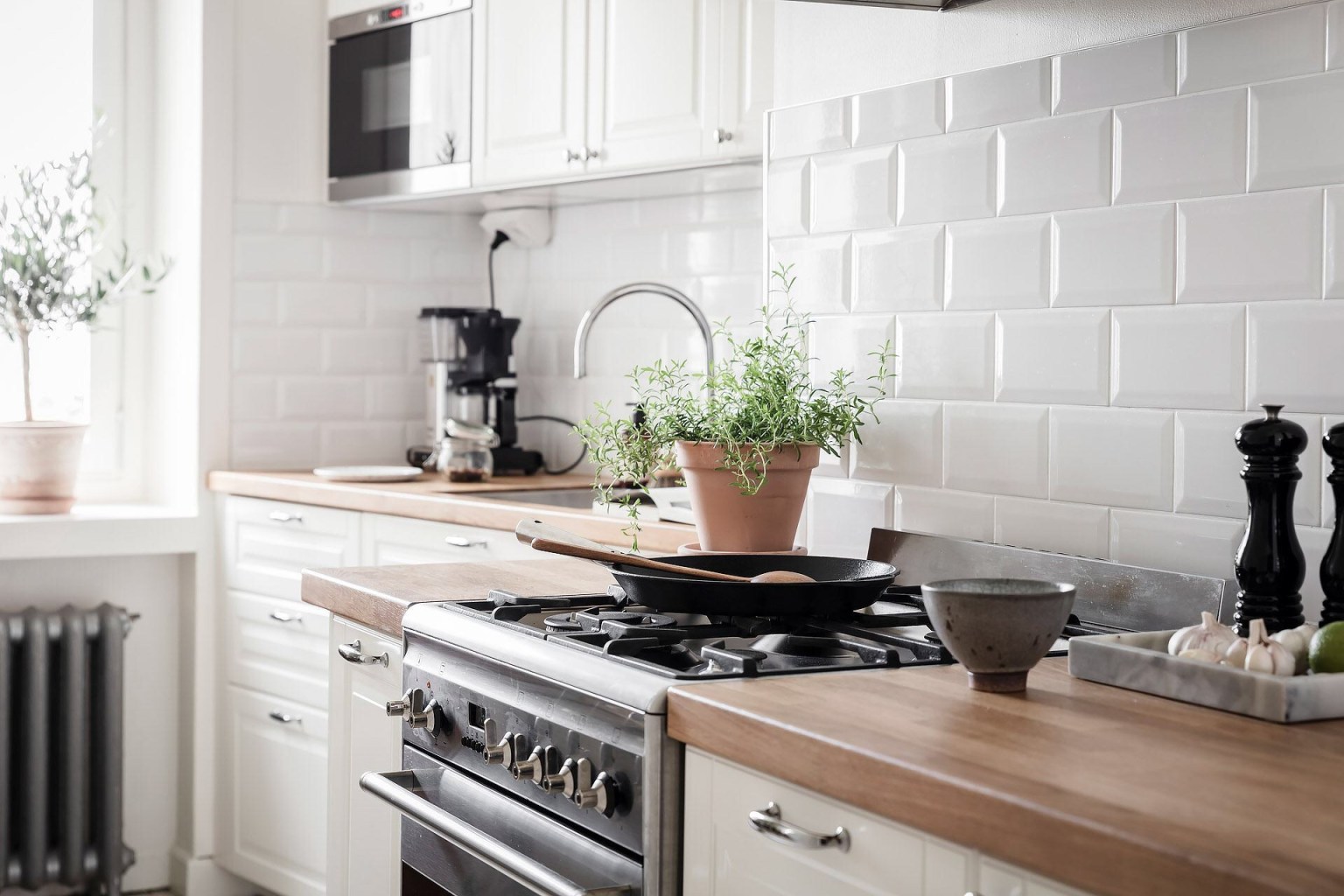 Căn hộ 50m² nhưng tạo cảm giác rộng thênh thang nhờ sử dụng đúng gam màu trang trí - Hình 9