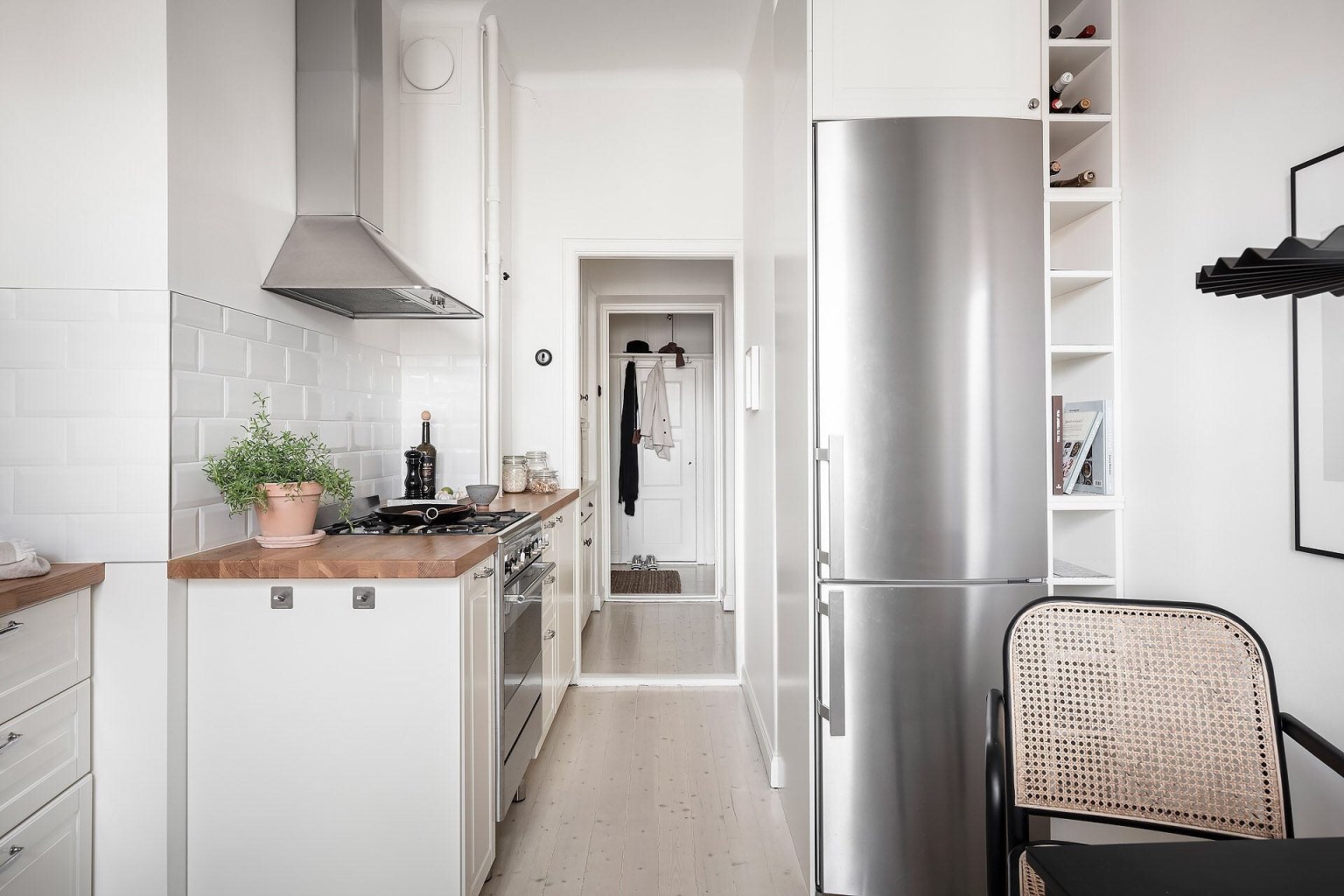 Căn hộ 50m² nhưng tạo cảm giác rộng thênh thang nhờ sử dụng đúng gam màu trang trí - Hình 8