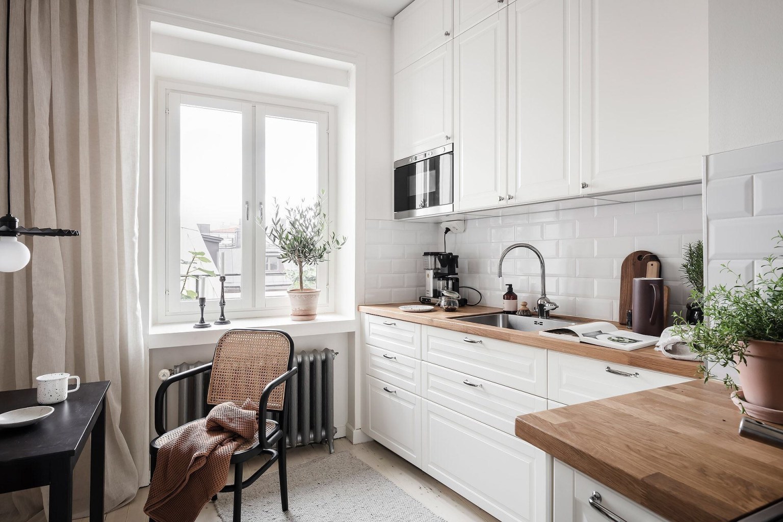 Căn hộ 50m² nhưng tạo cảm giác rộng thênh thang nhờ sử dụng đúng gam màu trang trí - Hình 12