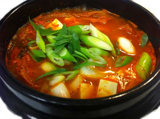 Canh kim chi thịt heo kiểu Hàn cho bữa tối thêm hấp dẫn - Hình 1