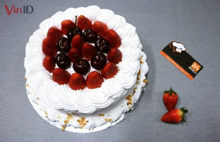 Hướng dẫn cách làm bánh kem dâu tây mềm mịn, tươi ngon - Hình 13